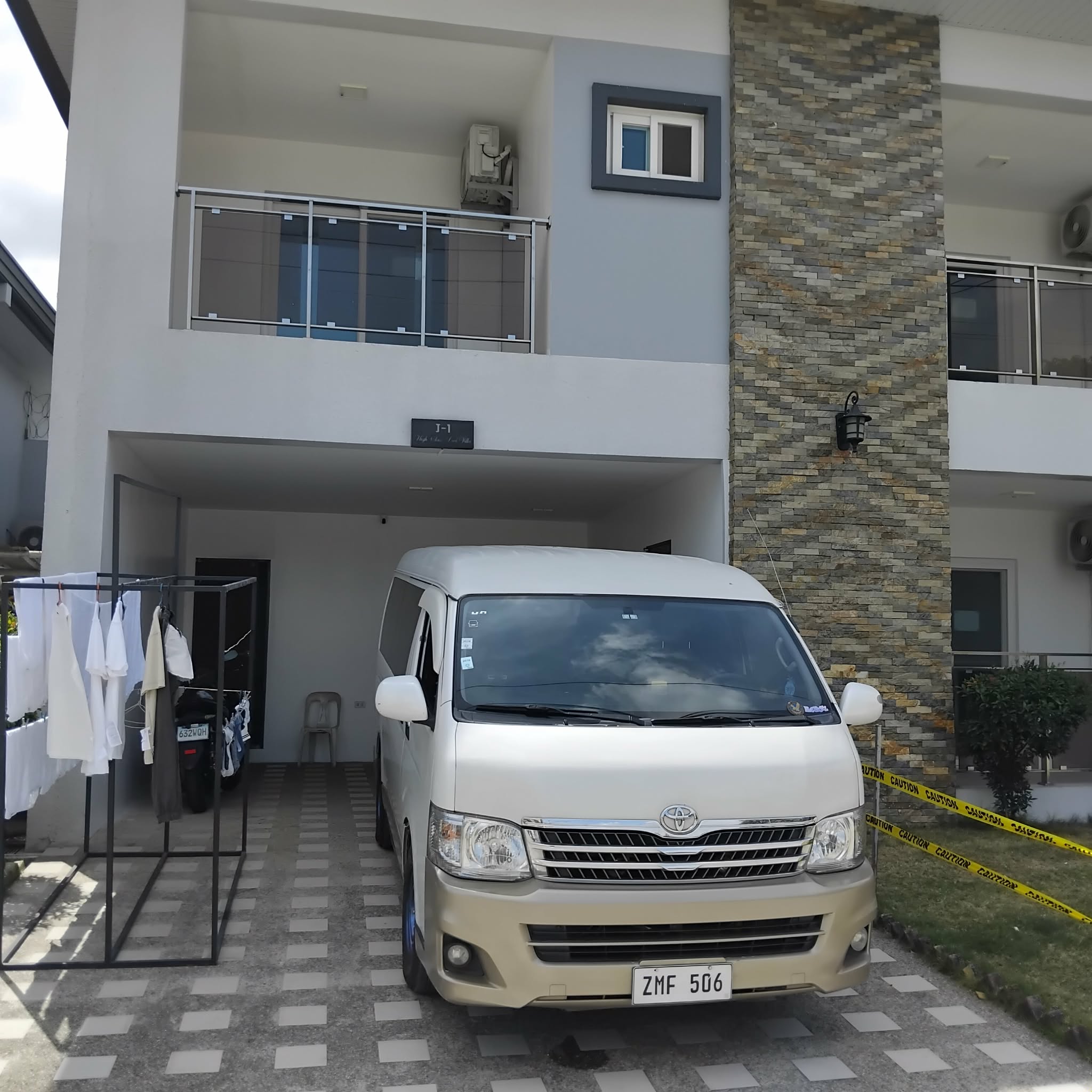 I can just imagine us relaxing by the pool, soaking it all in. 